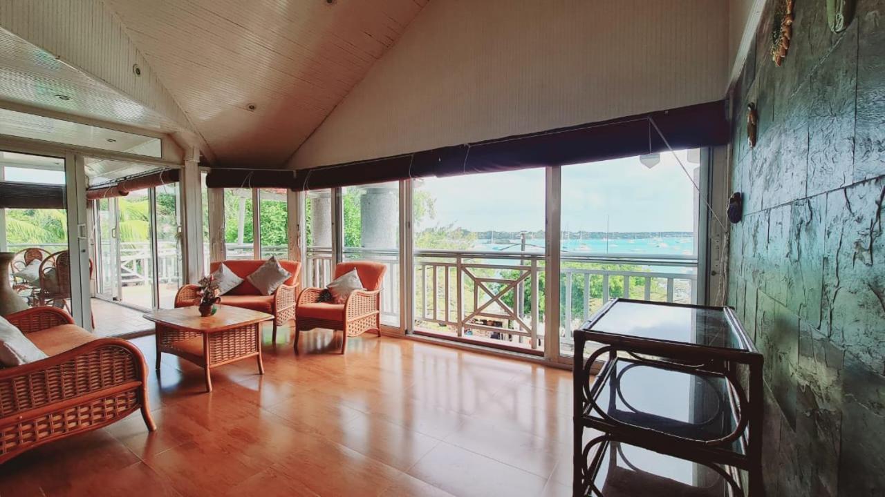 Beachfront Penthouse With Panoramic Ocean View Grand Baie Exterior photo