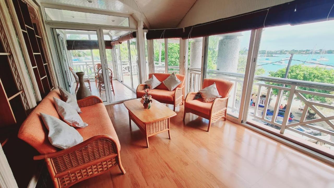 Beachfront Penthouse With Panoramic Ocean View Grand Baie Exterior photo